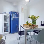 Dei Limoni Con Terrazza E Discesa A Mare *