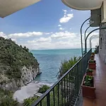 Dei Limoni Con Terrazza E Discesa A Mare