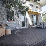 Dei Limoni Con Terrazza E Discesa A Mare