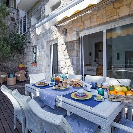 Dei Limoni Con Terrazza E Discesa A Mare Ferienhaus