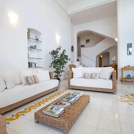 Dei Limoni Con Terrazza E Discesa A Mare Ferienhaus *