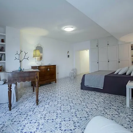 Dei Limoni Con Terrazza E Discesa A Mare エルキエ