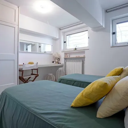 Dei Limoni Con Terrazza E Discesa A Mare