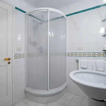 Dei Limoni Con Terrazza E Discesa A Mare エルキエ