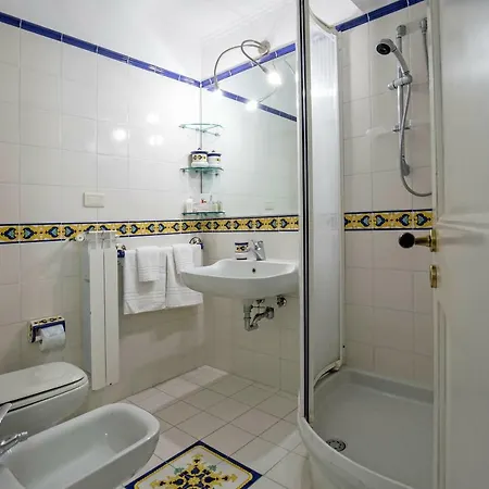 Dei Limoni Con Terrazza E Discesa A Mare エルキエ