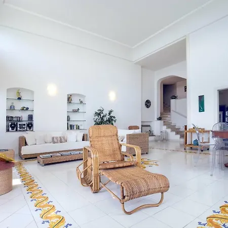 Dei Limoni Con Terrazza E Discesa A Mare * エルキエ