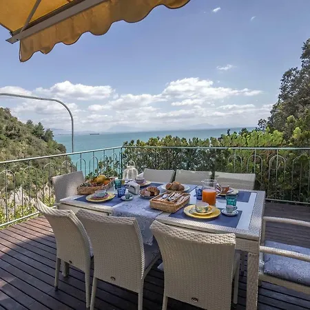 Dei Limoni Con Terrazza E Discesa A Mare エルキエ