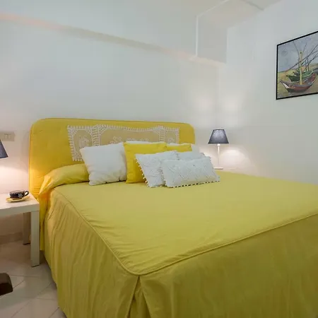 Tatil Evi Dei Limoni Con Terrazza E Discesa A Mare *