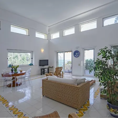 Dei Limoni Con Terrazza E Discesa A Mare Tatil Evi *