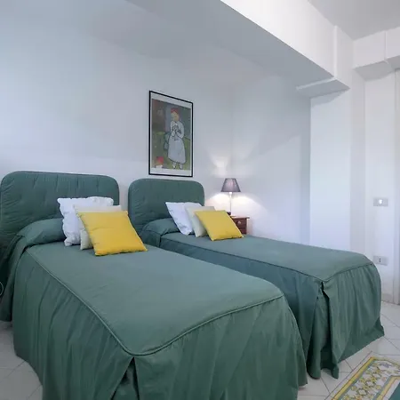 Tatil Evi Dei Limoni Con Terrazza E Discesa A Mare *