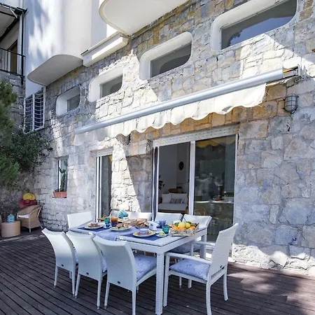 Dei Limoni Con Terrazza E Discesa A Mare