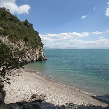 Dei Limoni Con Terrazza E Discesa A Mare