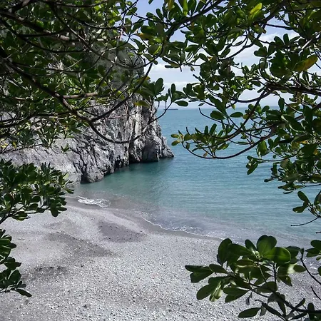 Dei Limoni Con Terrazza E Discesa A Mare Эркье