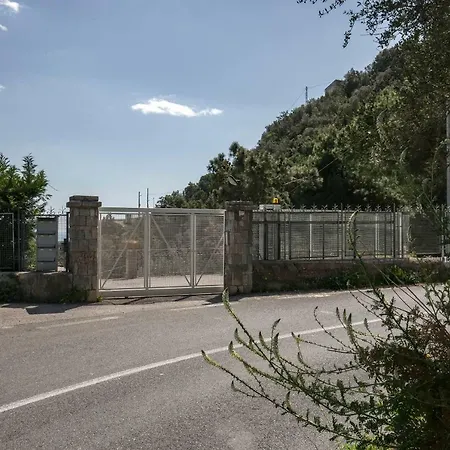 Starhost - Dei Limoni, Seaview Terrace And Descent To The Sea *